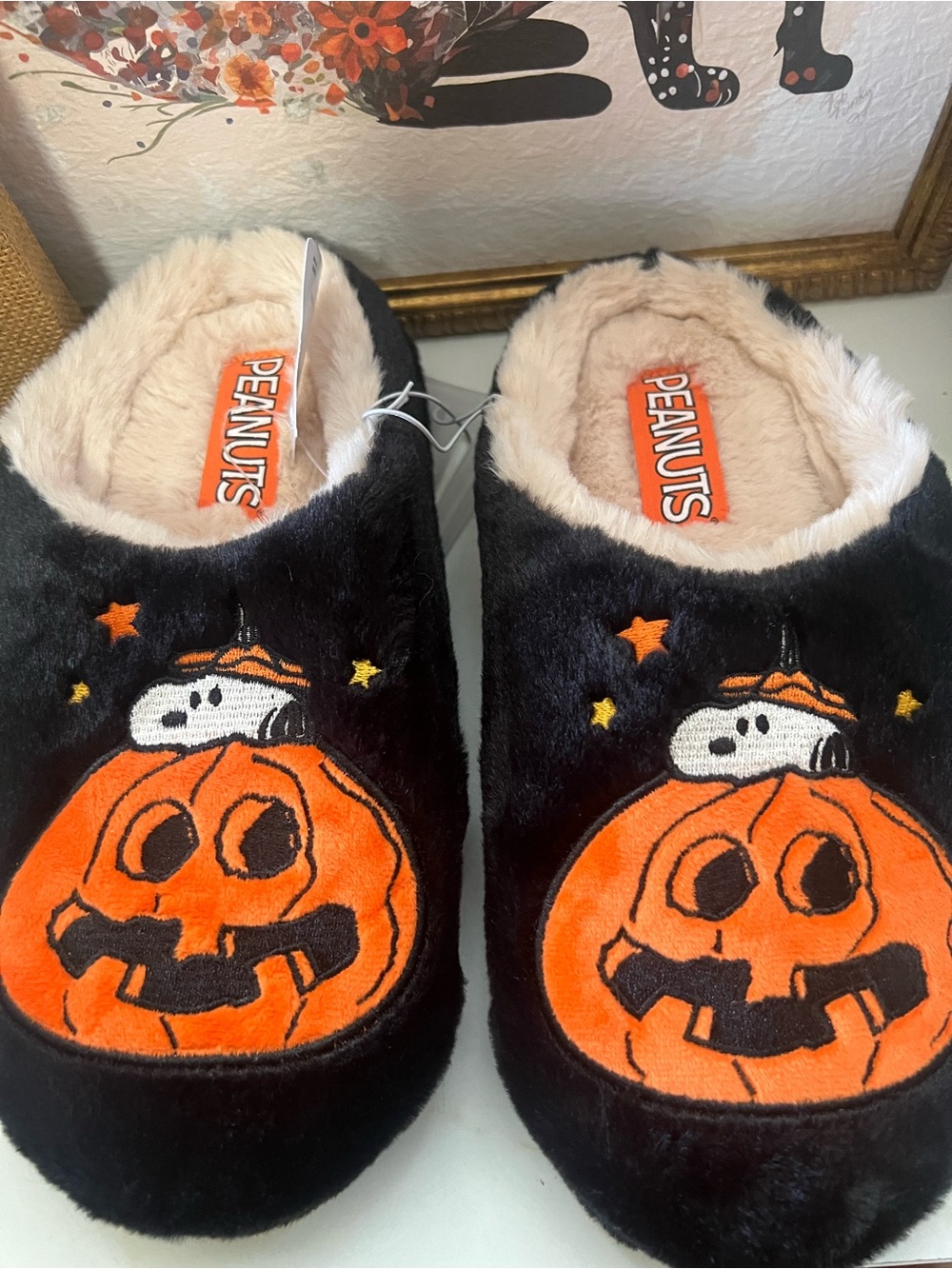 Snoopy Plush Halloween Pumpkin Slippers - Picture 2 of 6